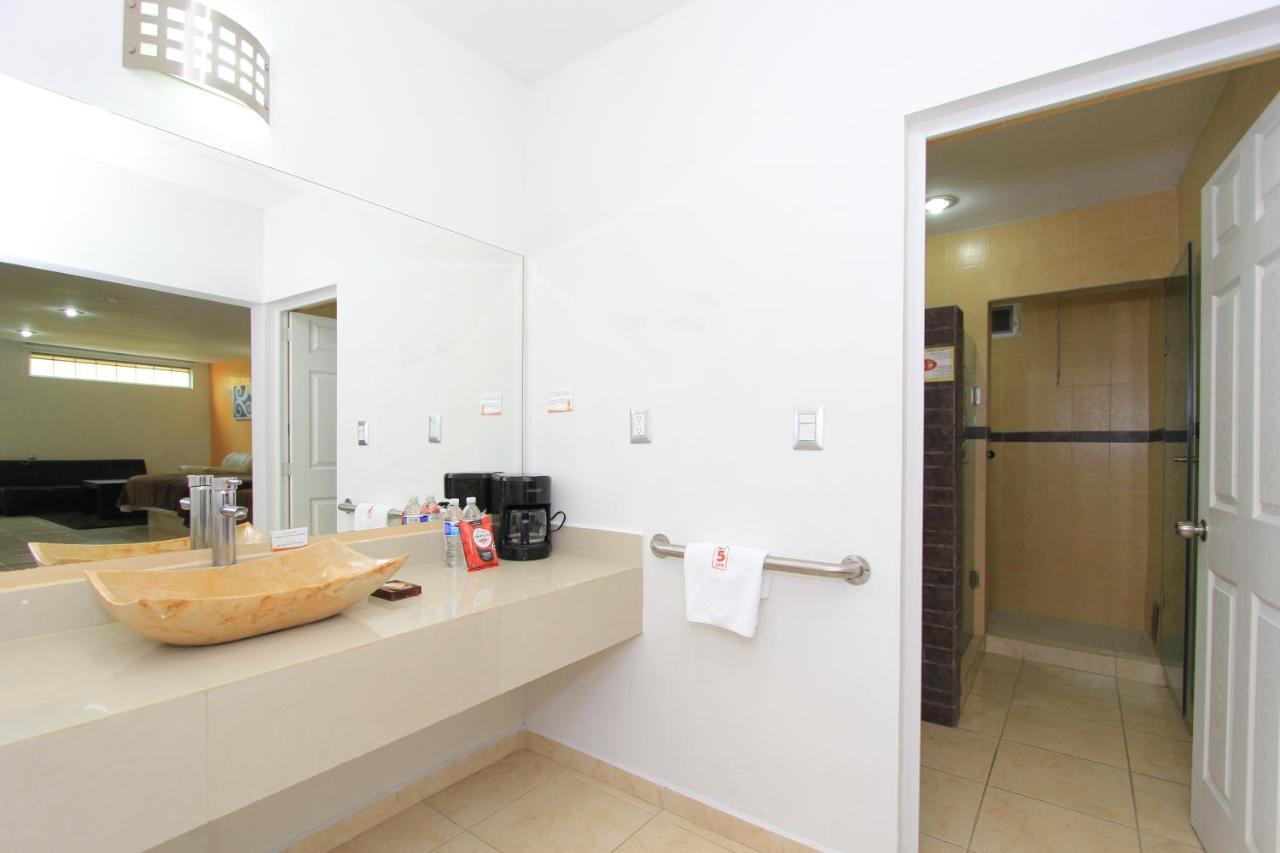 Hotel 5 Inn Silao Extérieur photo
